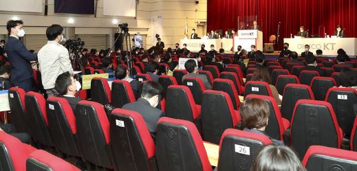 한국 딜로이트 그룹 기업지배기구발전센터가 발간한 ‘기업지배기구 데이터 동향’에 따르면, 기업지배구조 핵심지표 평균 준수율이 49.7%로, 전년 대비 12.6%p 하락했다.기업 주주총회 모습.[사진=나눔경제뉴스DB]
