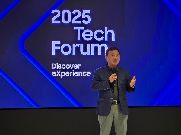  삼성전자가 10월 17일(현지시간) 미국 실리콘밸리에서 기술 인재들을 초청해 주요 사업 방향 및 연구 분야를 소개하고 최신 기술 트렌드를 논의하는 '2025 테크 포럼'을 개최했다.삼성전자 DX부문장 직무대행 노태문 사장이 환영사를 하고 있다.[사진=삼성전자]