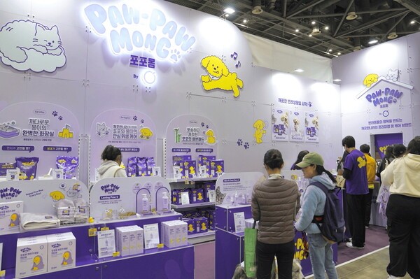 깨끗한나라의 반려동물 전문 브랜드 ‘포포몽(PAW-PAW MONG)’은 11월 21~23일 일산 킨텍스에서 열린 ‘2025 메가주 일산’에 참가해 부스를 성황리에 운영했다.[사진=깨끗한나라]