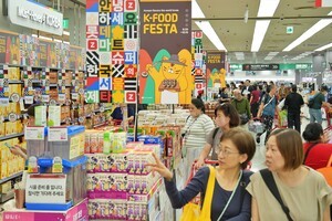 중국 무비자 입국 첫날, 유통가 기대감에 활기 