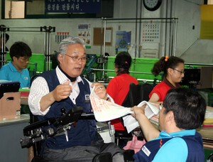 HD현대1%나눔재단, ‘HD현대아너상’ 대상에 정덕환 씨… 40년간 장애인 자립·고용 기반 확장 공로